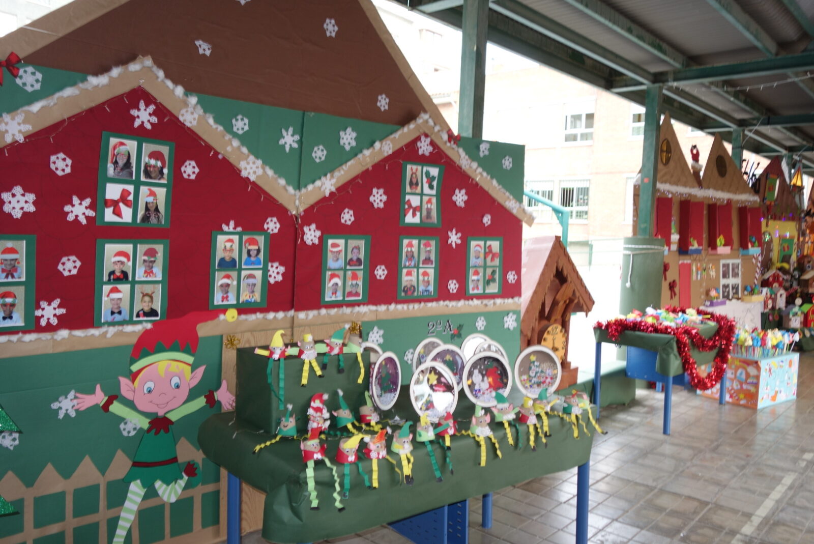 Decoración navideña del colegio